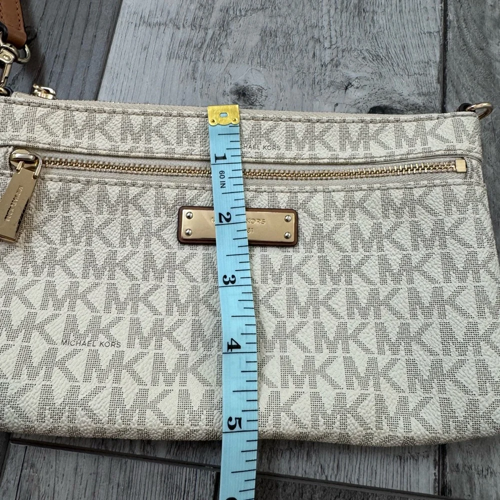 Michael Kors Wristlet White with Gold Hardware Purse Bag - Picture 3 of 7